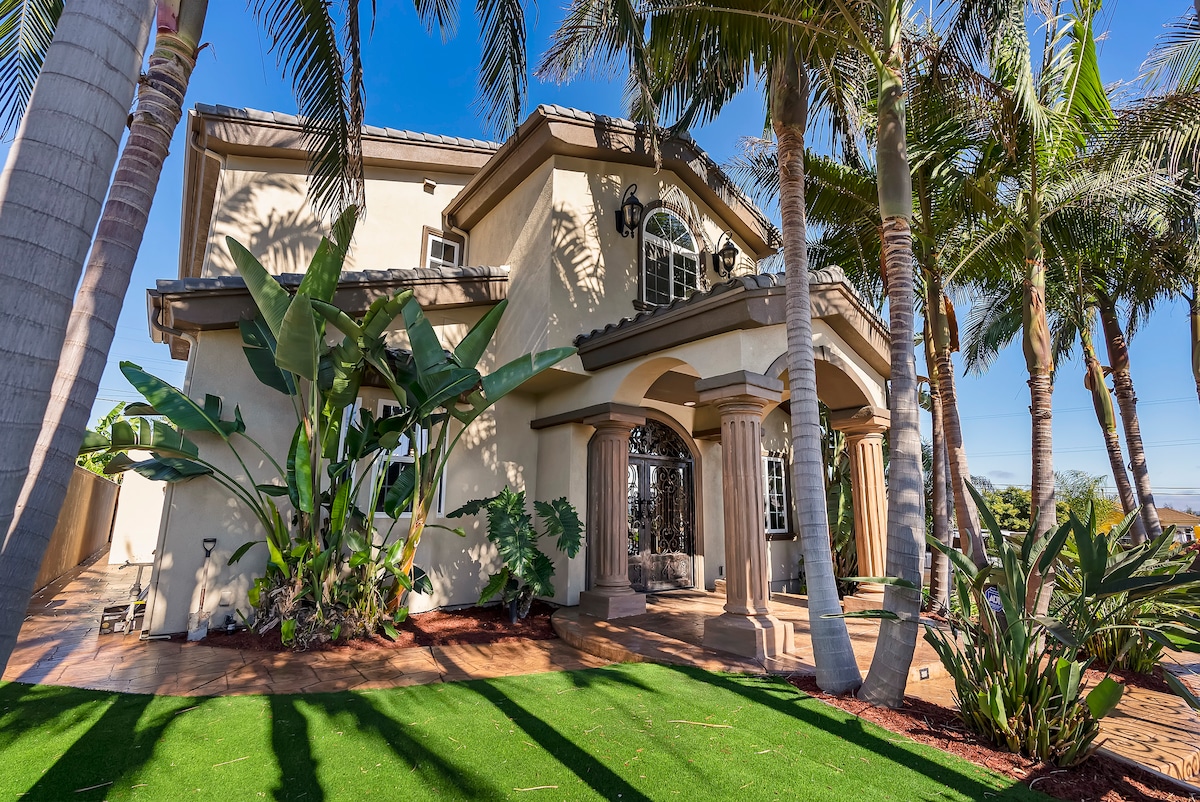 Elegant Mansion Retreat, San Diego